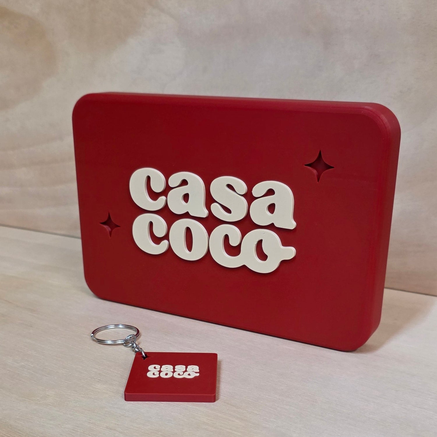 Logobeeldje met letters Casa Coco en sterretjes en sleutelhanger